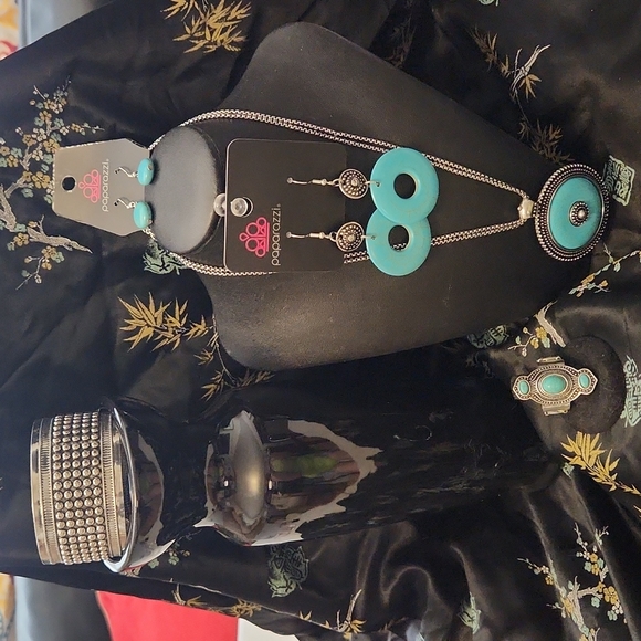 Silvertone & Faux Turquoise Set - Picture 2 of 6